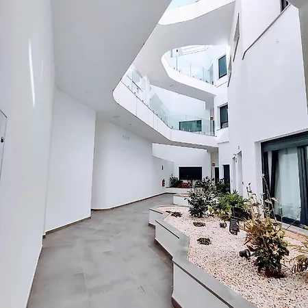 Beautiful Modern In The Centre Of Apartment