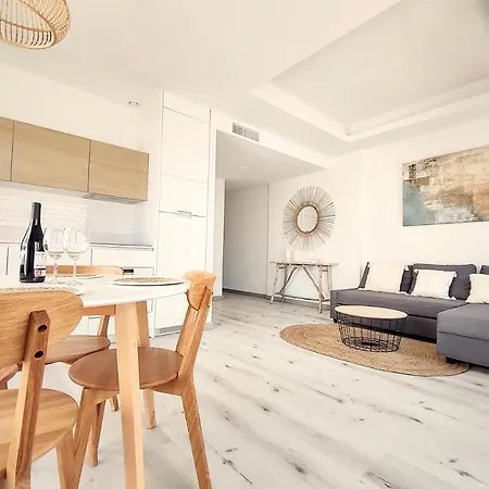 Beautiful Modern In The Centre Of Apartment